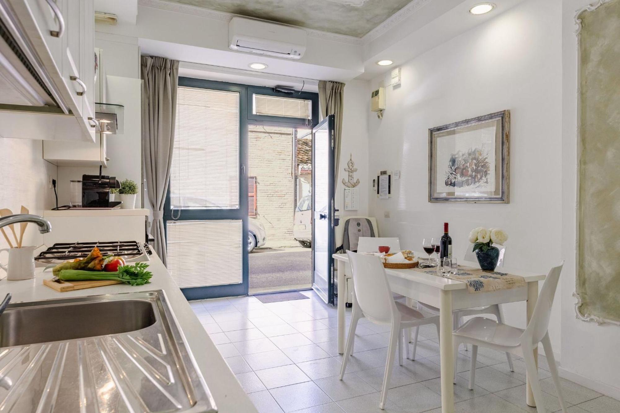 Italian Experience-La Rondine Apartment Порто-Реканати Экстерьер фото